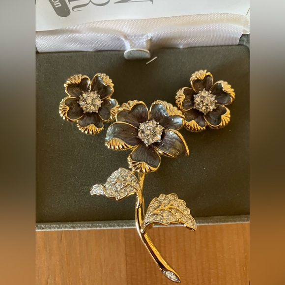 NEW Vintage Nolan Miller Gold and Gray Enamel Floral Brooch Set - Picture 6 of 8